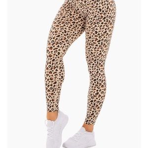 Ryderwear scrunch bum leggings